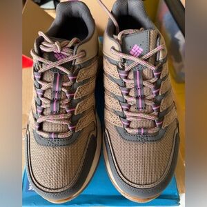 Columbia women’s 9 strata trail low WP- new in box